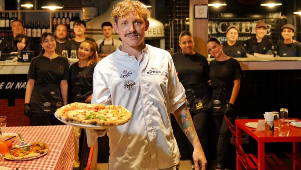 Facundo Pomponio y el equipo de Michele, la exquisita pizzería que tiene en su casa de Souriges, en Berazategui.