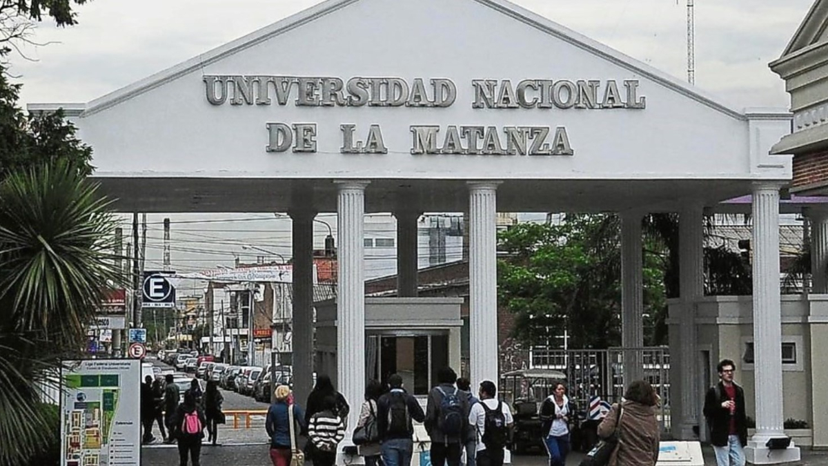 A la Universidad de La Matanza van unos 50.000 alumnos. Es la segunda más grande de Buenos Aires luego de la UNLP.
