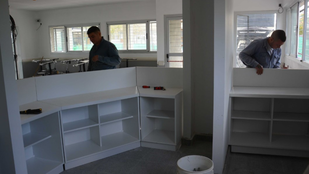 El mobiliario ya está instalado en distintas áreas del CAPS del Barrio Stone, en Belén de Escobar.