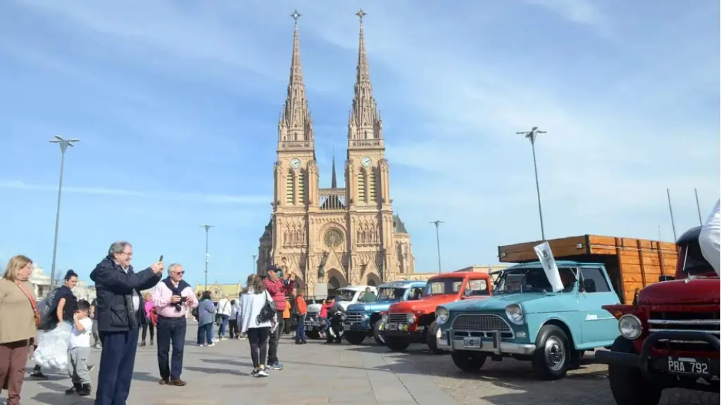 La muestra será enfrente de la Basílica, el máximo templo de la fe cristiana en Argentina.