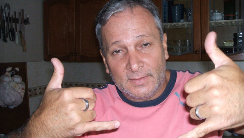 Carlos Castriotta hoy. Vive en Avellaneda, es fana del fútbol y en la década del '70, debutó con 13 años en la Primera de la Academia.