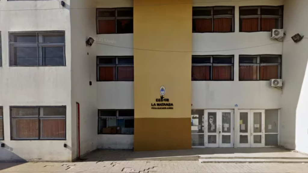 Padres de la Escuela N° 108 de La Matanza denuncian que el director del establecimiento desoyó los avisos previos sobre la violencia que existe entre alumnos.
