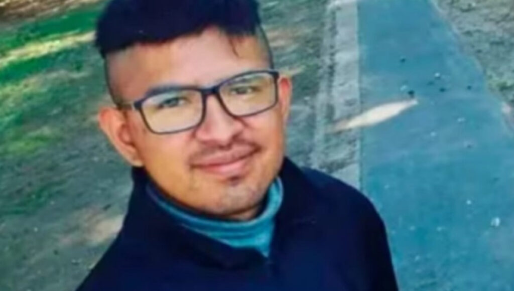 Carlos Enrique Sánchez Paredes era de Bernal, en Quilmes. Investigan cómo lo mataron de un golpe en la nuca mientras esperaba el colectivo.