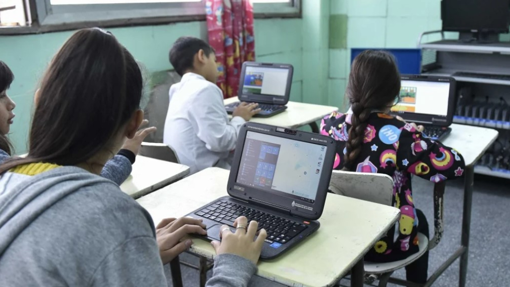El programa Conectar Igualdad de entrega de computadoras a alumnos de todos los niveles tampoco seguirá adelante.