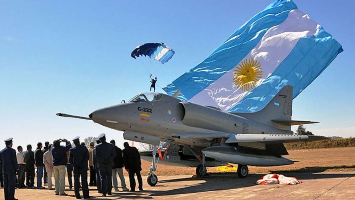 La Fuerza Aérea Argentina busca profesionales de 29 especialidades para formar parte de la Institución.