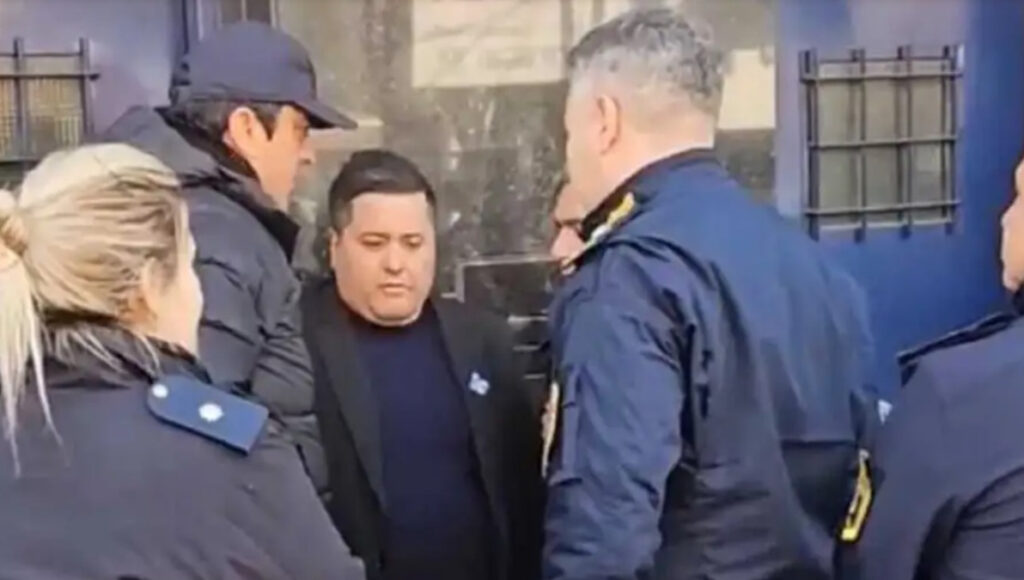 Gabriel Aranda en el momento que fue detenido en el Concejo Deliberante de La Matanza.