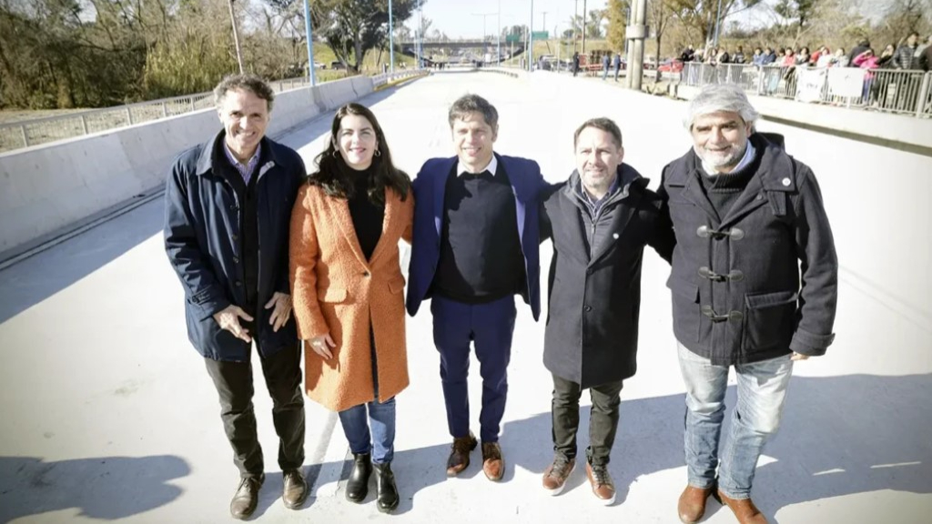 El gobernador Axel Kicillof junto a los ministros Gabriel Katopodis y Walter Correa; la intendenta Mariel Fernández y su par Pablo Descalzo.