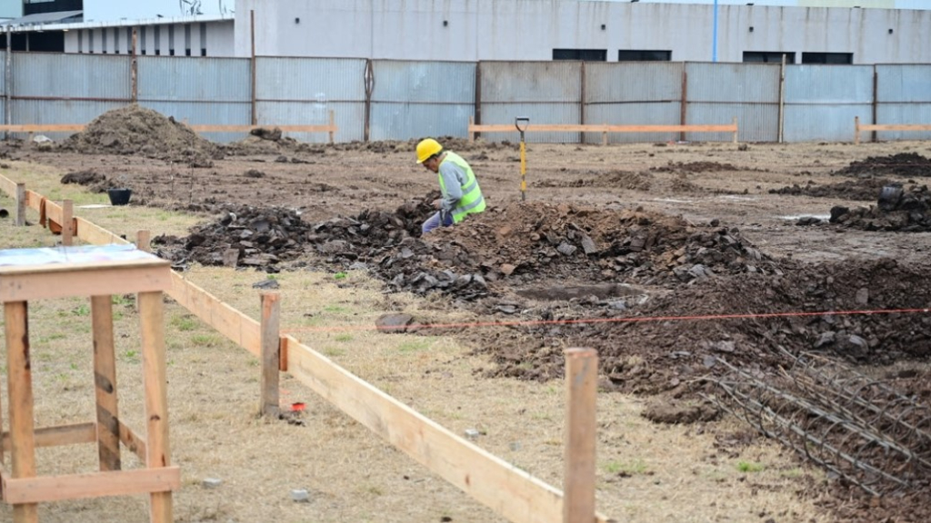 Las obras arrancaron en Cervantes al 600, en el centro de Escobar.