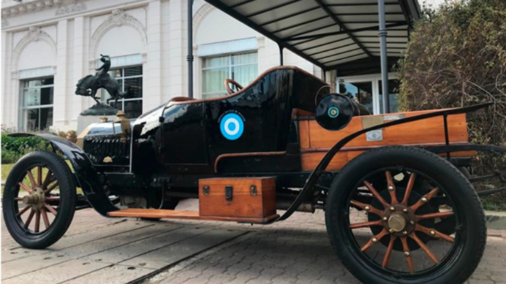 En el Museo Aeronáutico de Morón está expuesto el Anasagasti, el primer auto fabricado en serie en Argentina.