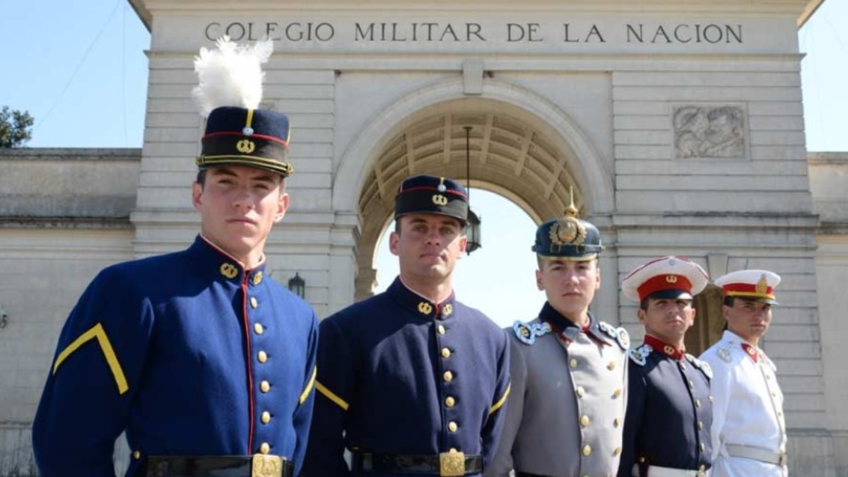 El Colegio Militar de La Nación intenta acercar a los jóvenes a la institución, con una expo introductoria a todas sus actividades.