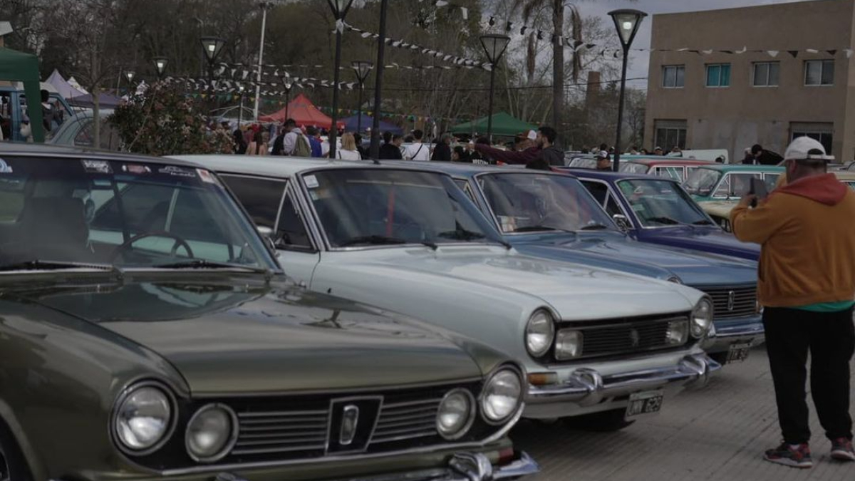 En la muestra de autos clásicos de José C. Paz habrá varios Torino 380 en exhibición.