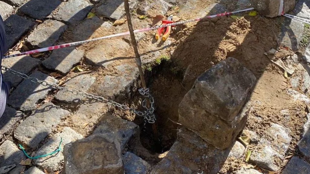 La pista llegó luego del descubrimiento de una boca de aire del túnel, que estaba en el medio de la calle.