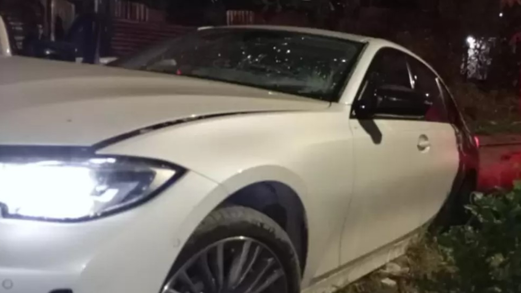 El BMW del comisario Giménez apareció durante la madrugada en Avellaneda. El efectivo policial logró matar de un tiro a uno de los delincuentes.