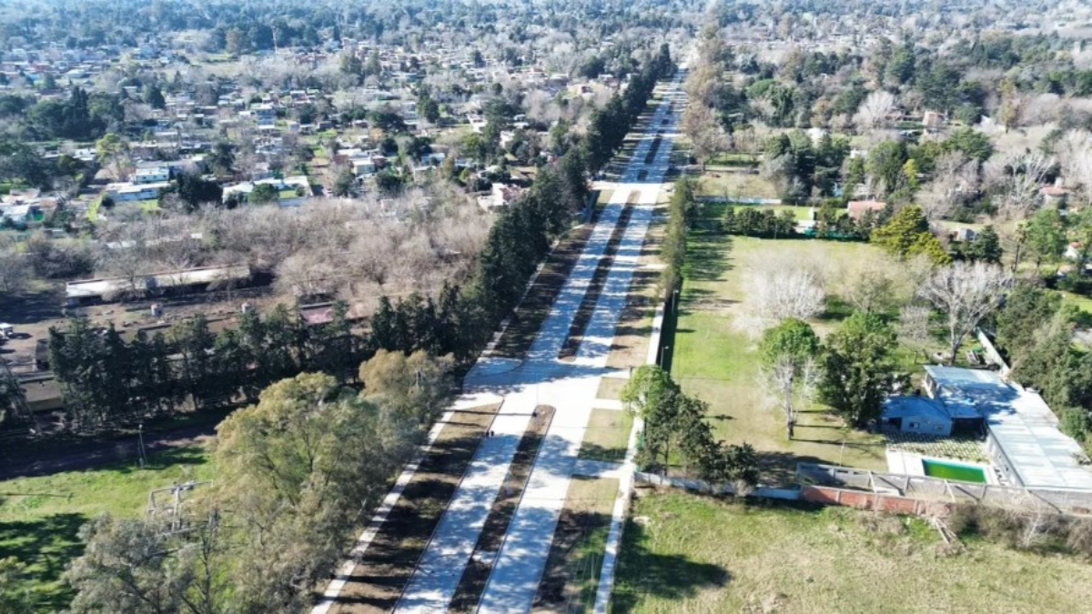 La Avenida Argentinidad de Moreno es la antigua Avenida Ramón Falcón, que cambió de nombre y fue hecha totalmente a nuevo.