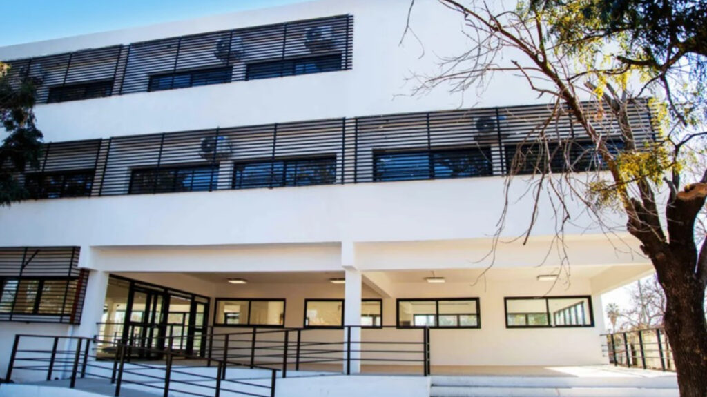 El nuevo Edificio Patria de la Universidad de Hurlingham fue inaugurado en Villa Tesei.