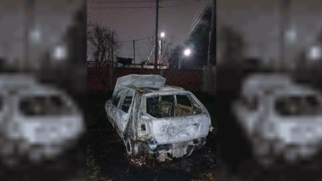 El auto con el que arollaron y mataron a Martina Soledad Schiapelli apareció incendiado.