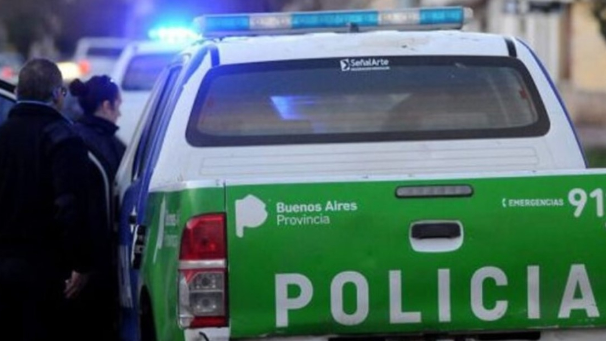 La esposa del comisario Ramón Alberto Tesares dio aviso a la policía bonaerense al escuchar los disparos en la puerta de su casa, en La Matanza.