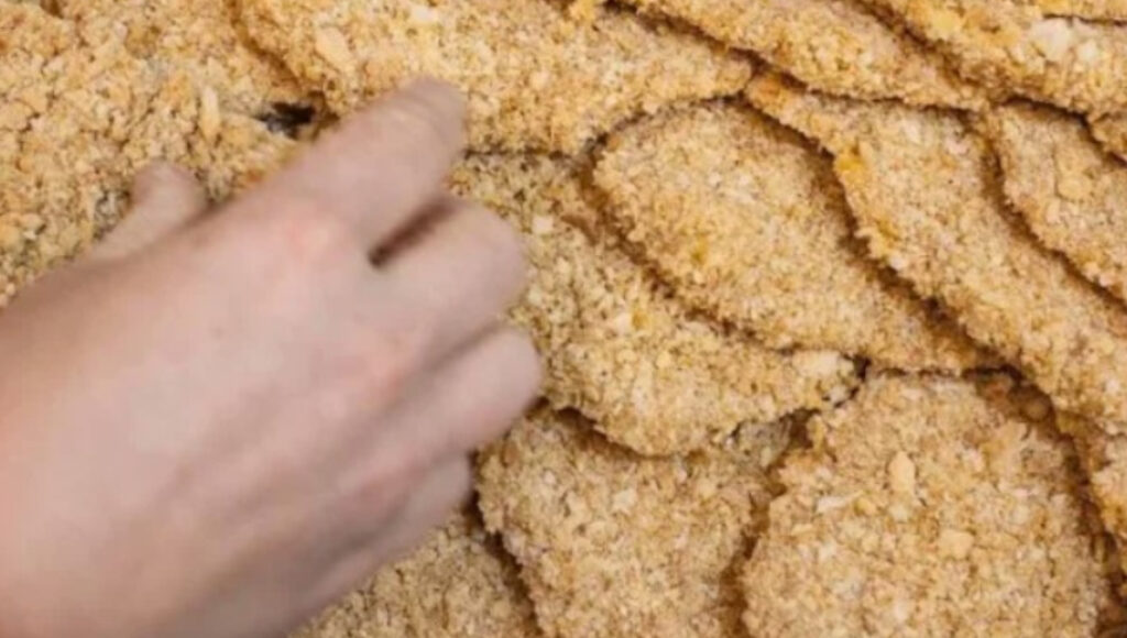 Las milanesas de cerdo de la Feria del Mercado Central son preparadas con mercadería premium, y su costo es muy bajo.
