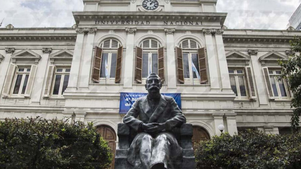 La Universidad de La Plata dispone de 120 carreras, cuyo plazo final para inscribirse al ciclo lectivo 2025 finaliza el 13 de diciembre próximo.