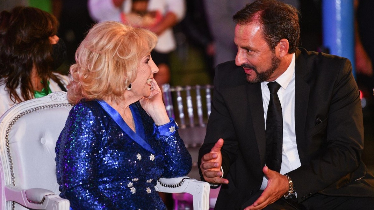 La señora Mirtha Legrand estará esta tarde junto al intendente de Escobar, Ariel Sujarchuk, en la Fiesta de la Flor.