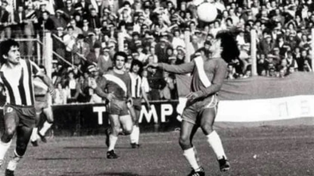 Diego Maradona, Argentinos Juniors, debut