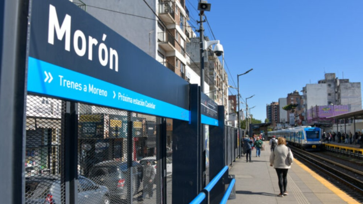 La estación Morón del tren Sarmiento es la más utilizada del corredor oeste del Conurbano bonaerense.