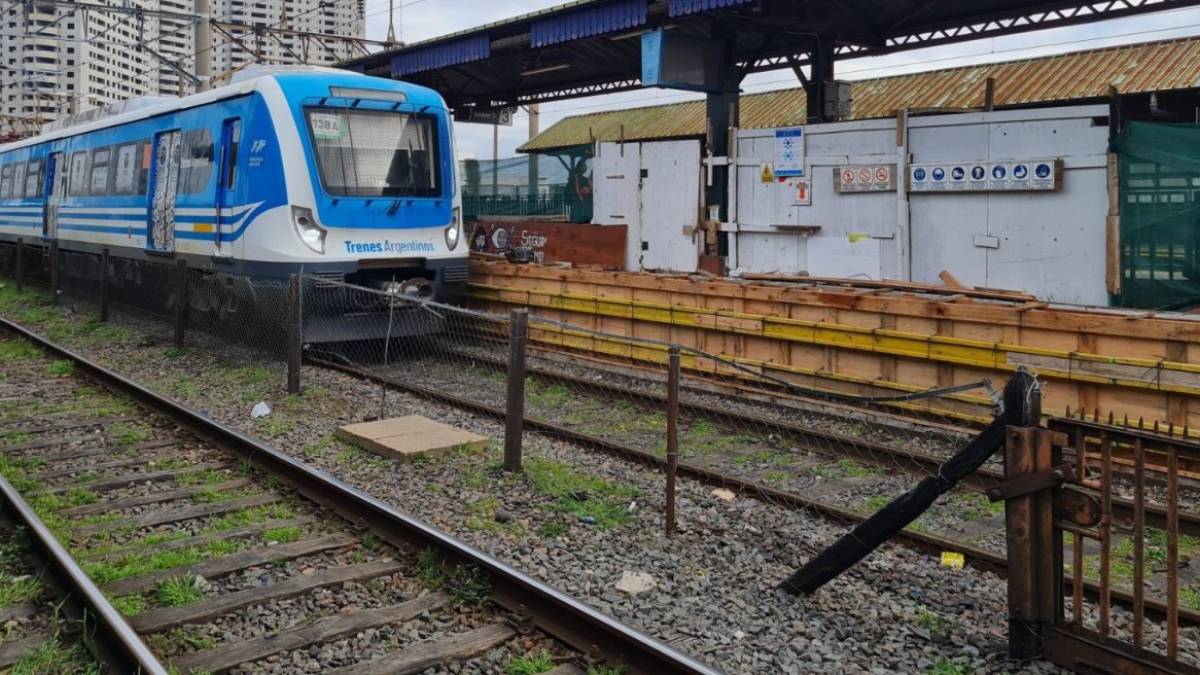 En la estación Avellaneda del tren Roca los trabajos en los andenes 1 y 2 avanzan a muy buen ritmo.