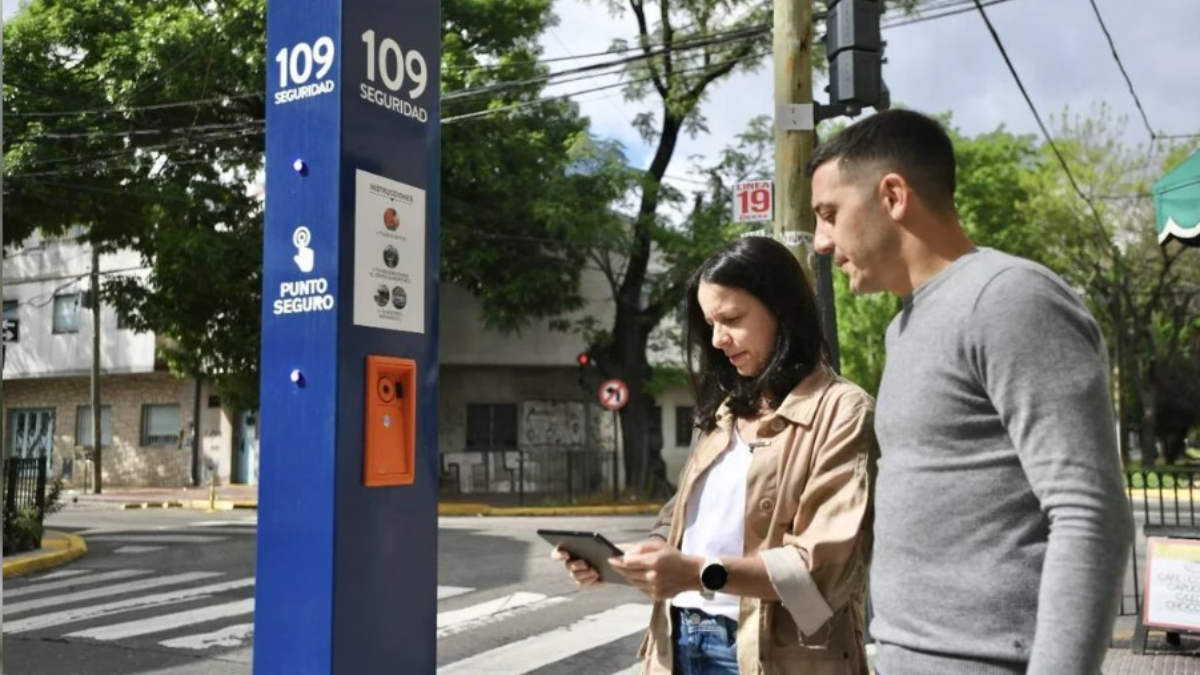 La intendenta de Vicente López, Soledad Martínez, en el último Punto Seguro instalado en Carapachay.