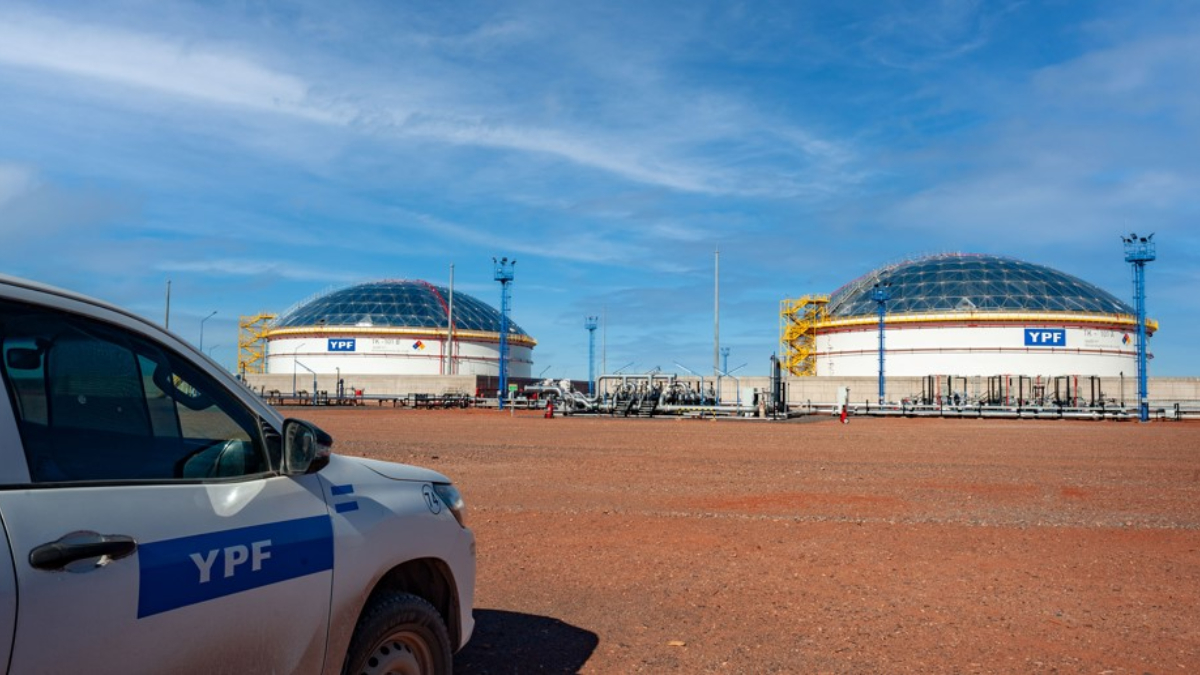 Los dos tanques habilitados por YPF en Vaca Muerta norte marcan otro hito para la petrolera argentina.