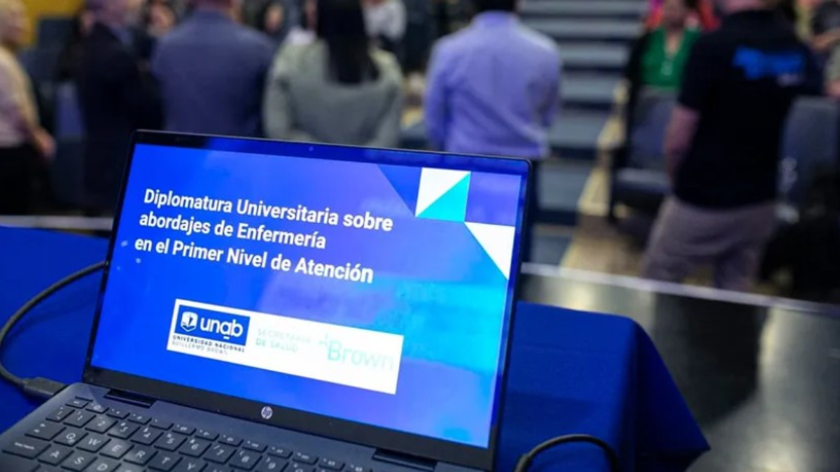 La nueva diplomatura sobre Enfermería fue presentada por las autoridades de la Universidad de Almirante Brown.