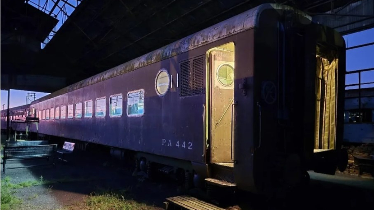 En el Museo Ferroviario de Haedo del tren Sarmiento hay viejos vagones que necesitan ser restaurados.