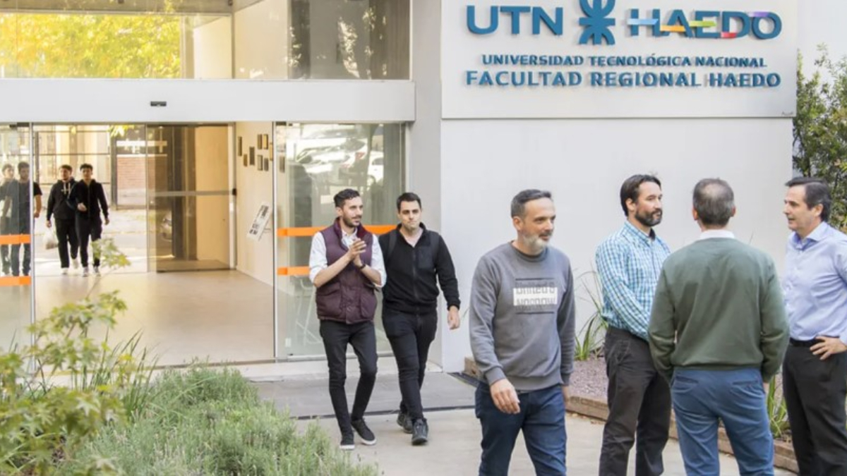 A la Universidad Tecnológica Nacional (UTN) de Haedo van unos 3.500 estudiantes. El año pasado amplió sus instalaciones.