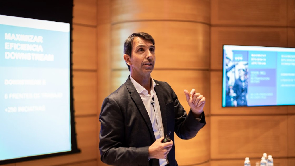 Walter Actis, vicepresidente de Supply y Servicios de YPF, encabezó la presentación de la Academia de Proveedores.