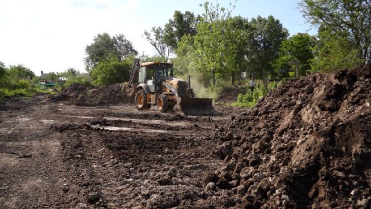 Las obras del nuevo reservorio de agua empezaron en el barrio San Luis de Belén de Escobar, en cercanías de la Panamericana y el arroyo Escobar.