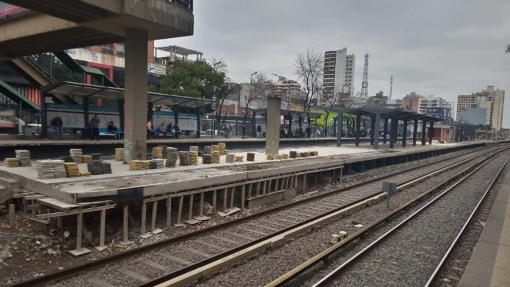 La finalización del andén central de la estación Ramos Mejía del tren Sarmiento, uno de los pasos clave que necesita dar la obra.