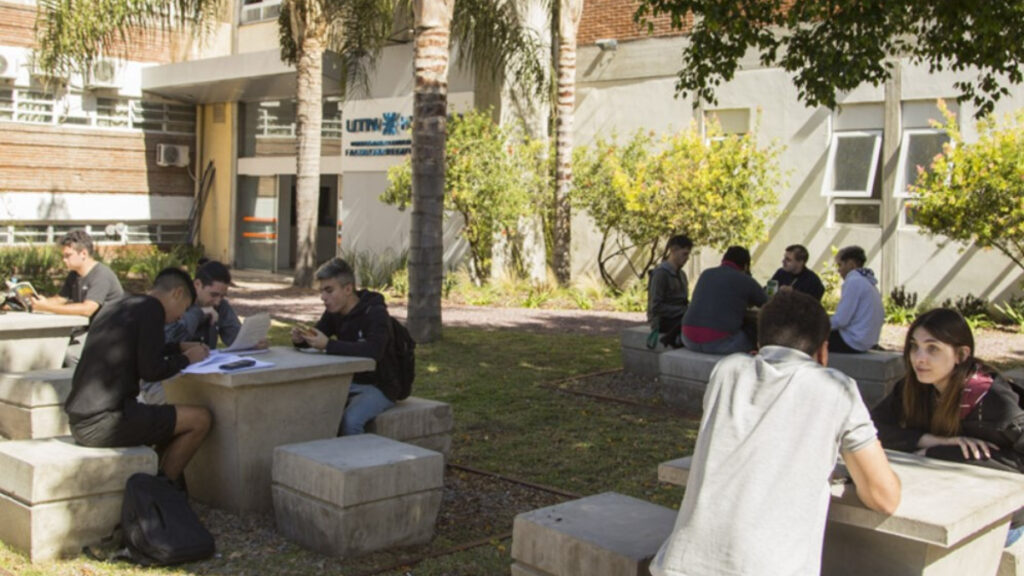 La sede de la calles París de la UTN, en Haedo, se ampliará gracias a las obras que no hizo Nación y finalizará la Provincia de Buenos Aires.