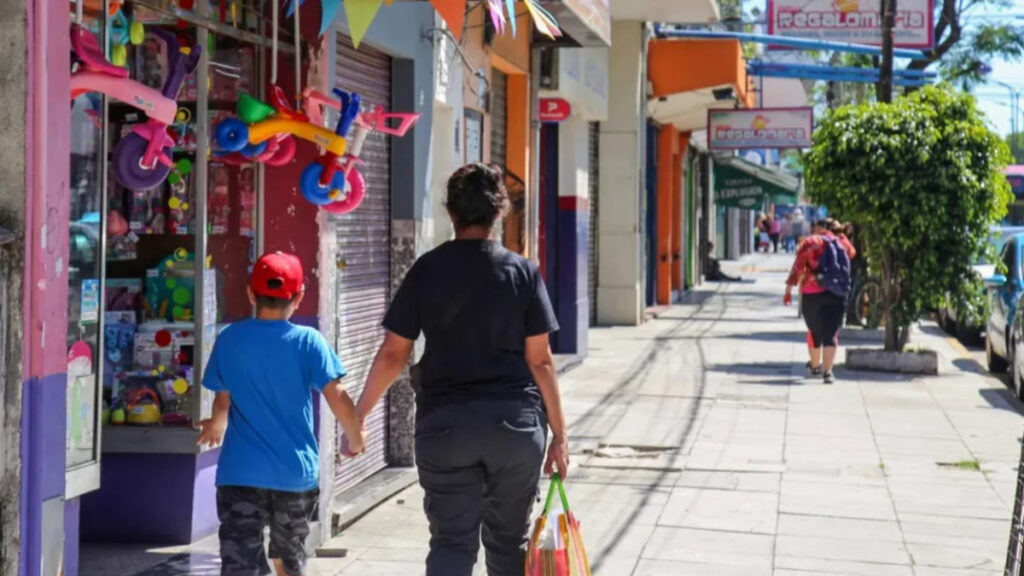 Impulsado por la comuna de San Isidro, Boulogne Ahorra tiene ofertas en todos los rubros en locales del barrio.