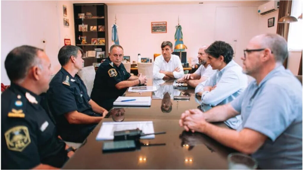 Luchas Ghi encabezó la reunión de trabajo con la nueva cúpula policial de Morón, junto a autoridades de la provincia de Buenos Aires.