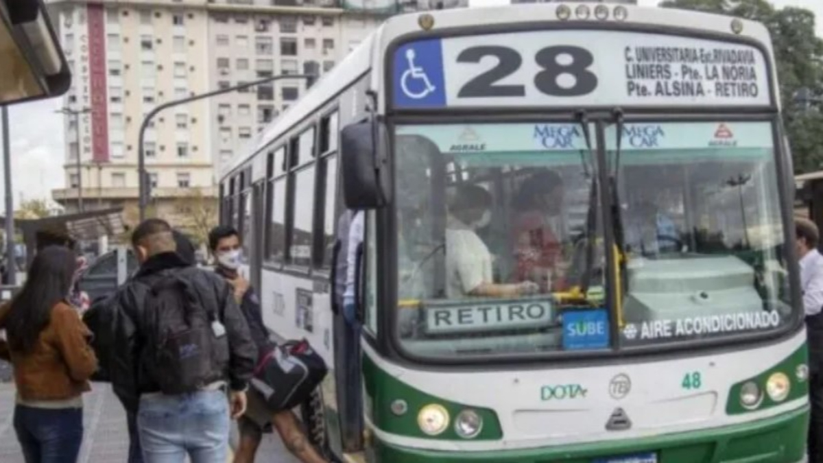 La línea 28 de colectivos une la zona Sur del Conurbano y Retiro. Ahora tendrá cambio en su recorrido para mejorar el servicio.