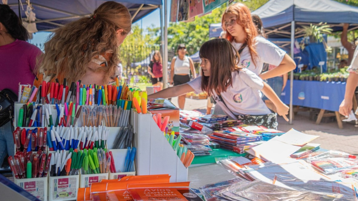 En la Feria "Vuelta al Cole" de Moreno se podrán conseguir todo tipo de útiles escolares y accesorios para el inicio de clases 2025.