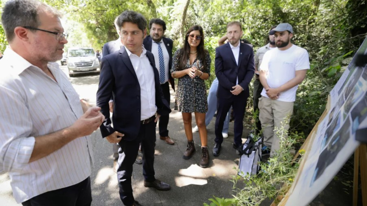 Axel Kicillof y el intendente de Lomas de Zamora, Federico Otermín, recorrieron partes del predio de la Reserva Santa Catalina.