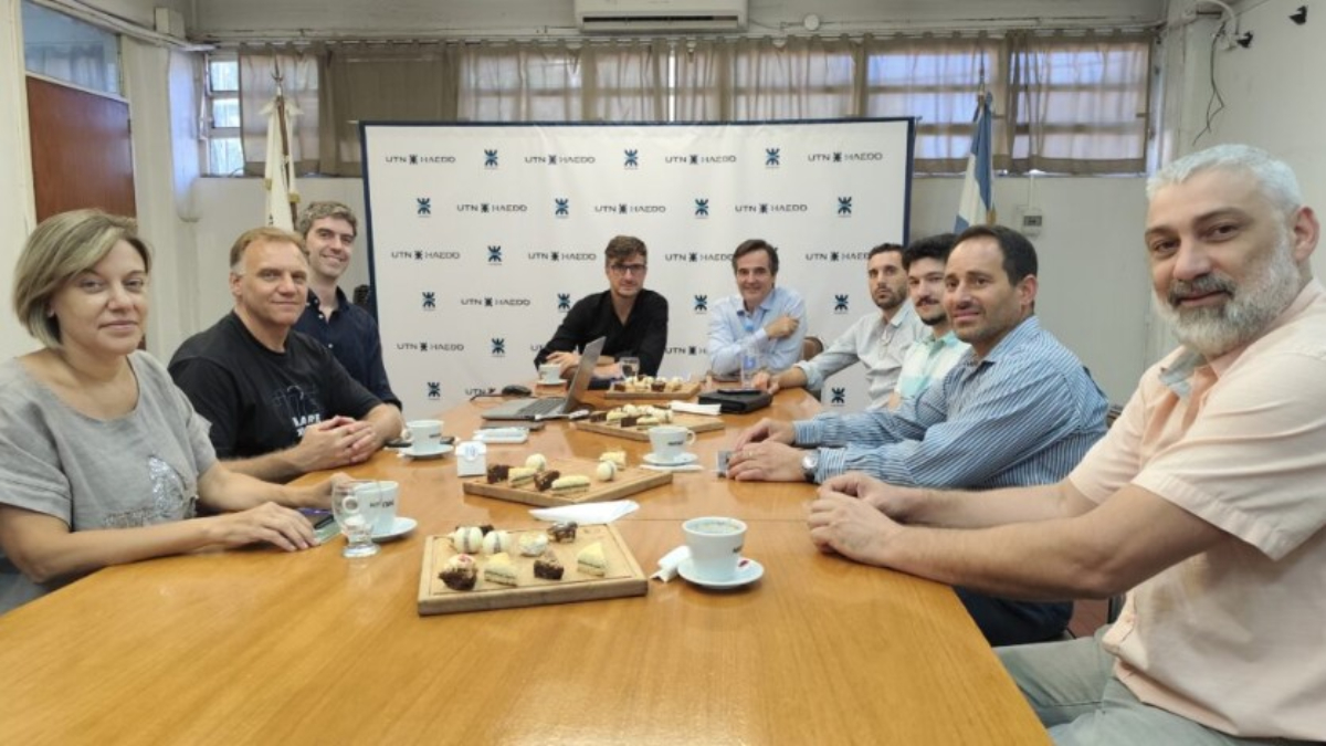 El decano de la UTN de Haedo, Carlos Salvador, recibió junto a su gabinete al intendente de Morón, Lucas Ghi para poner en marcha el proyecto "Innovación en Morón".