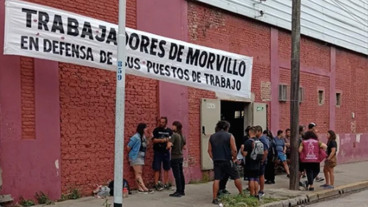 Los trabajadores de la gráfica Morvillo de Avellaneda se mantendrán tomando la empresa de la calle Pienovi 317.-