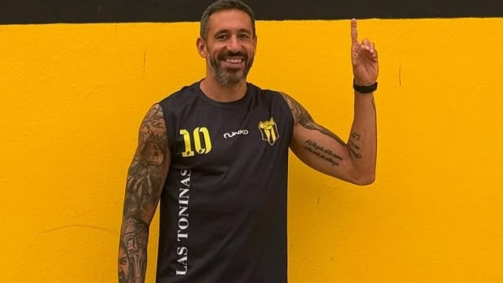 Jonás Gutiérrez marcó su primer gol en Club Social Las Toninas. Fue en su debut, por la segunda fecha del torneo de la Liga de la Costa.