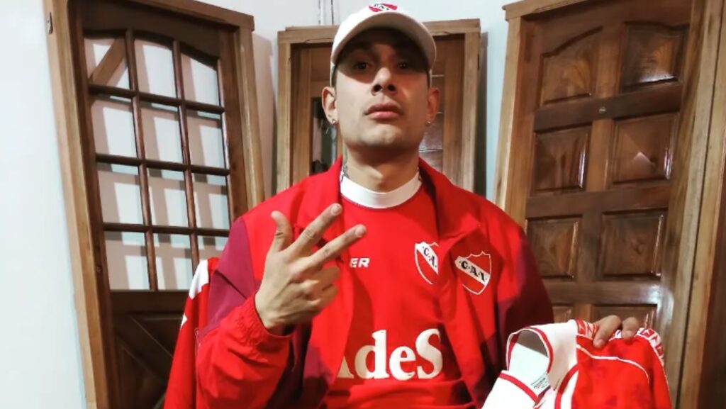 Laferrere, cantante callejero