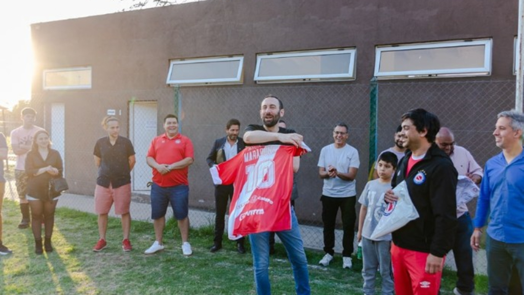 El CECAP de Argentinos Juniors de Hurlingham quedó envuelto en una rara situación con su director.