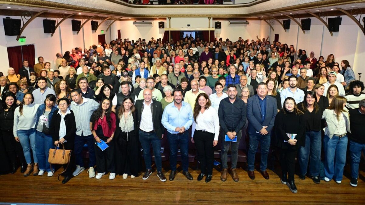 Ariel Sujarchuk, Escobar Participa