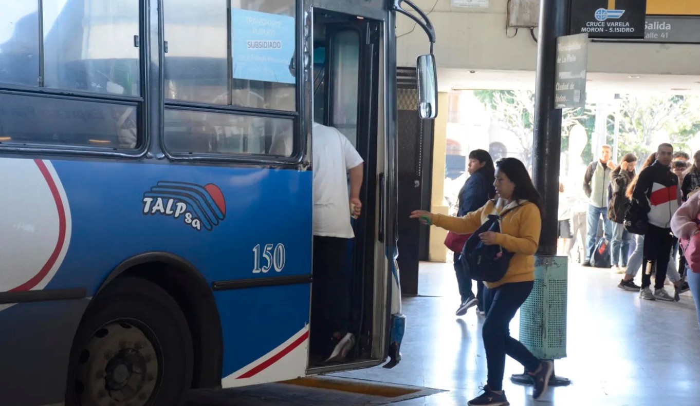 Paro de colectivos en el AMBA: qué líneas siguen con medida de fuerza y ...