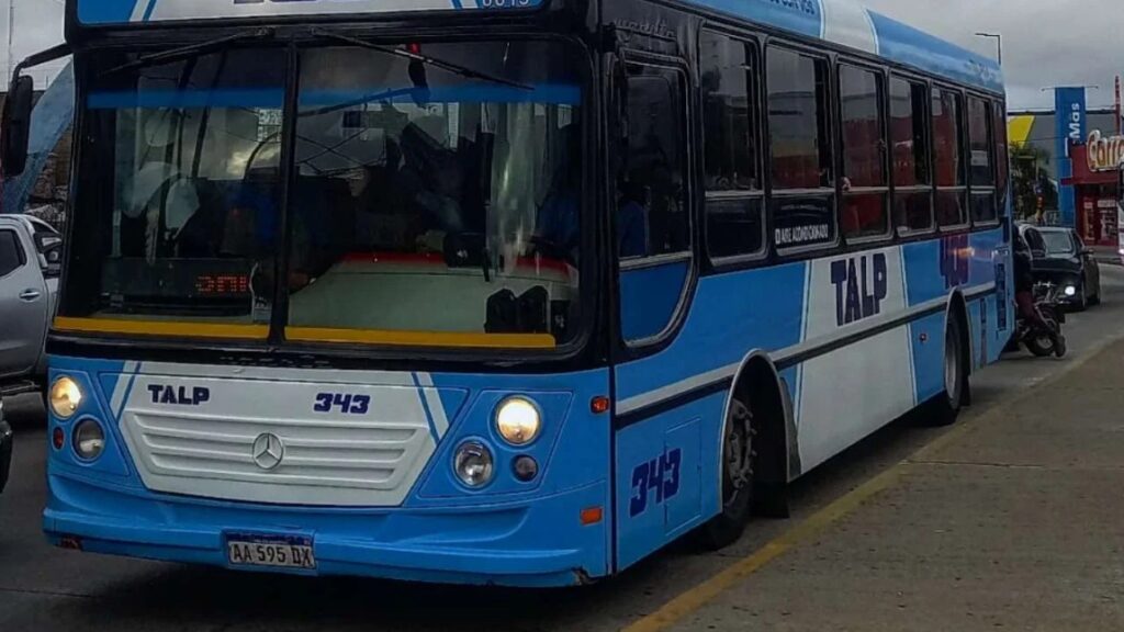 La Línea 338 de colectivos, conocida popularmente como La Costera, sumó un nuevo recorrido entre La Plata y Florencio Varela.