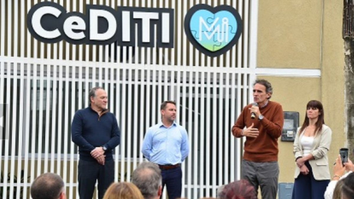 La Provincia de Buenos Aires inauguró en Ituzaingó el primer centro de atención para chicos autistas.